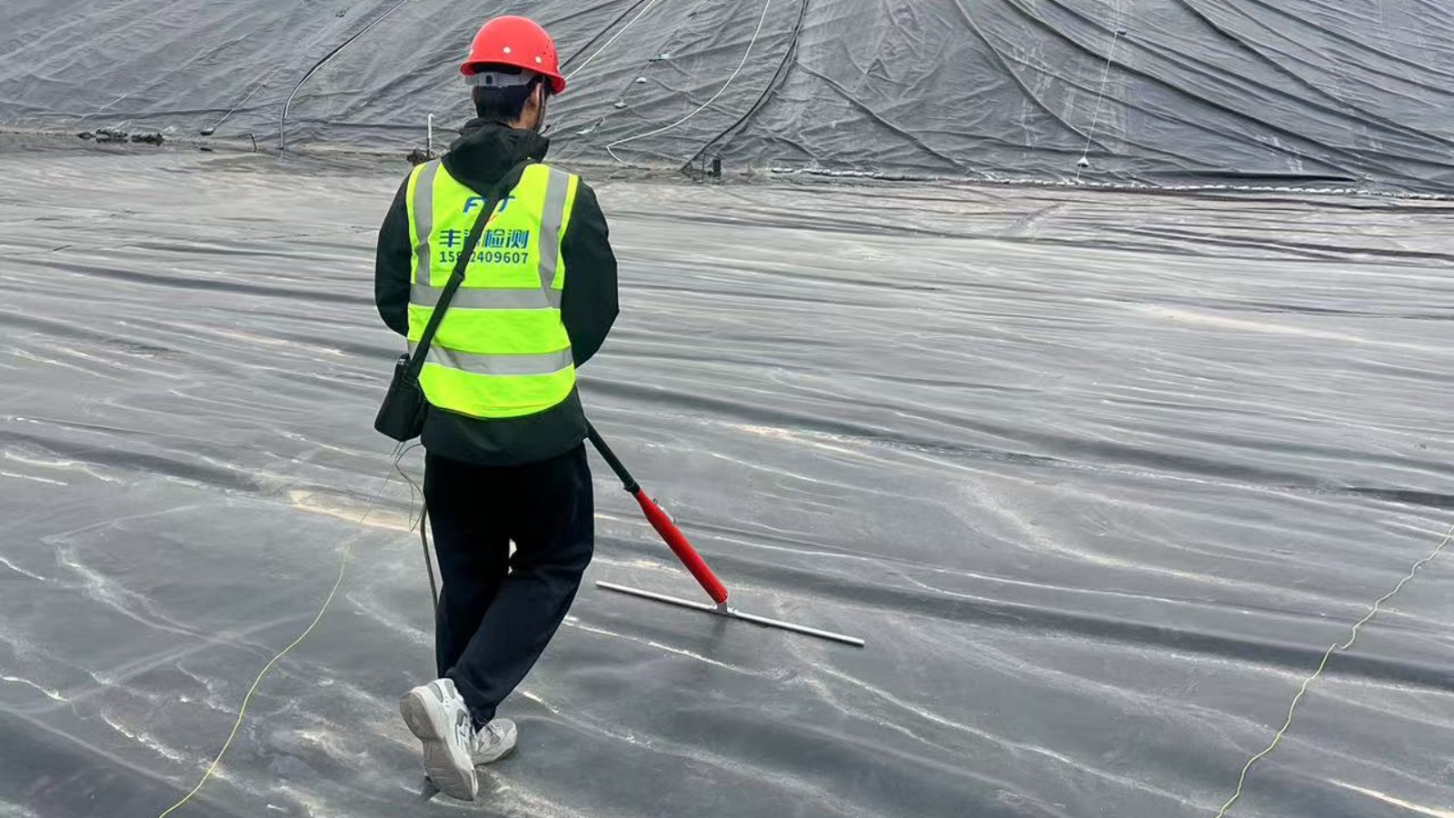 �������񳡷���Ĥ��©����̽��