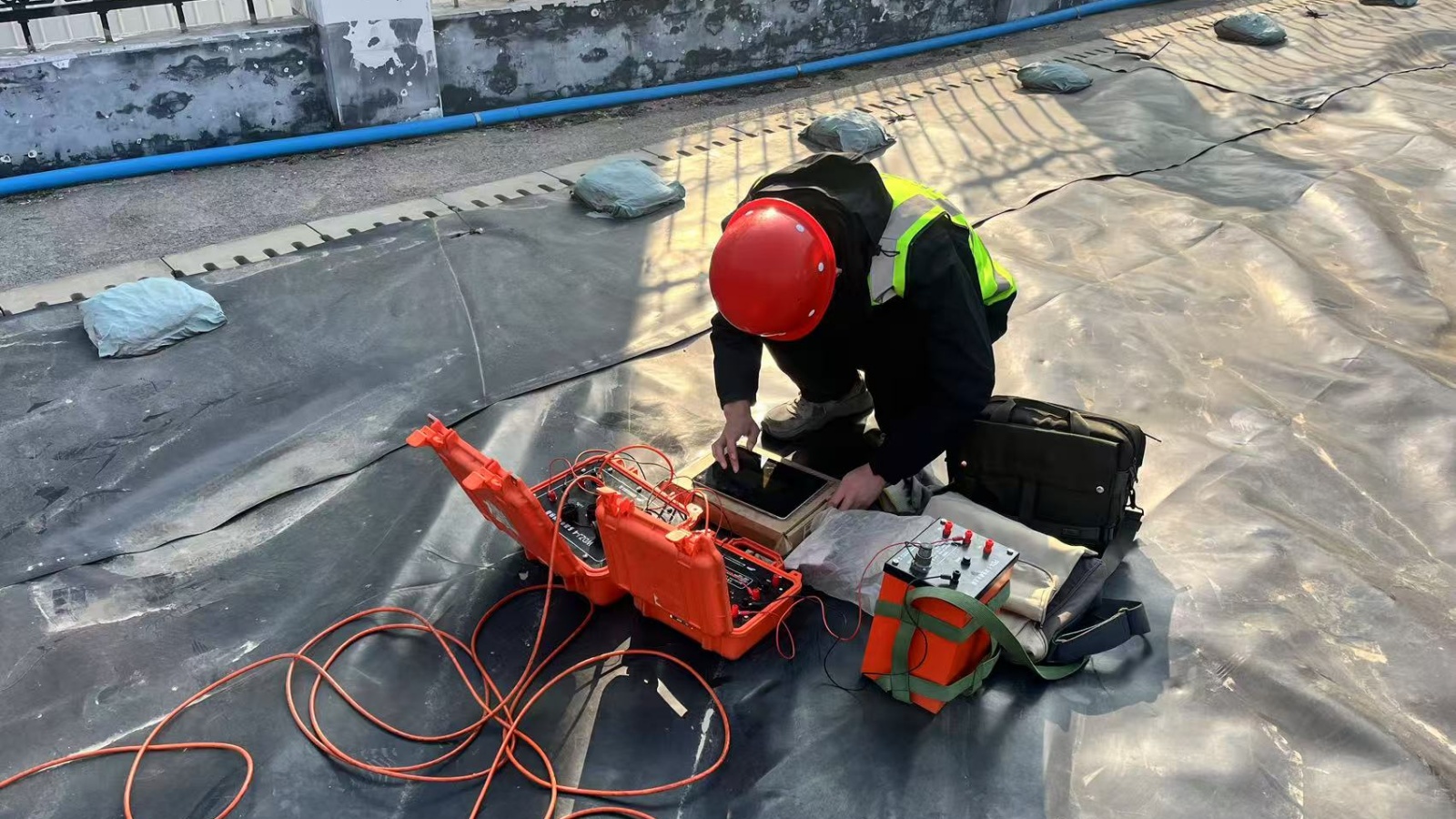 �������񳡷���Ĥ��©����̽��