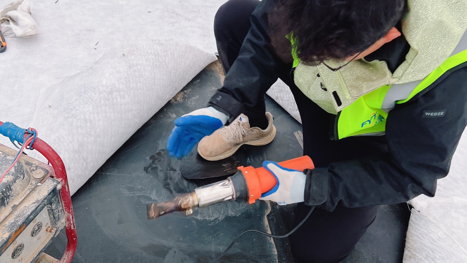 �ӱ�ĳ������������©���