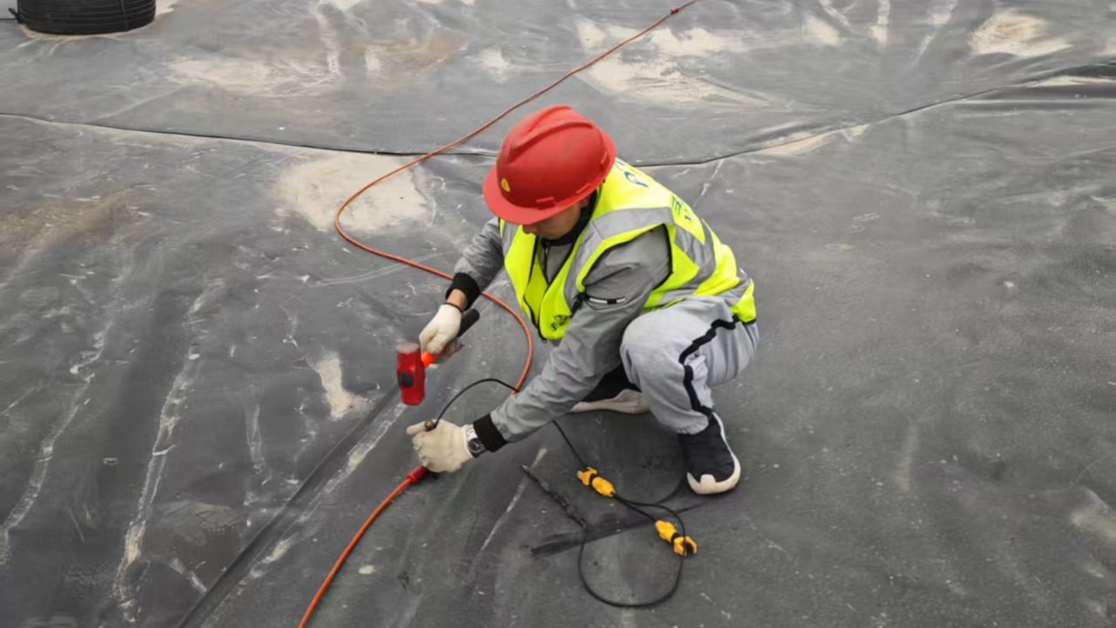 ����ĳ���񳡽�����©��Ⱦ��Χ̽��